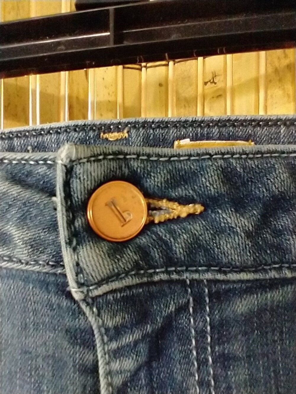 Pilcro and the Letterpress (Anthropologie) Medium-Wash Jeans in Size 33 - Picture 5 of 5